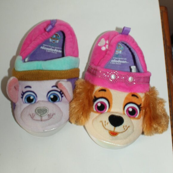 🍁5/$25🎃 Paw Patrol Skye & Everest Slippers Size 7/8 Plastic Bottoms - Picture 2 of 3